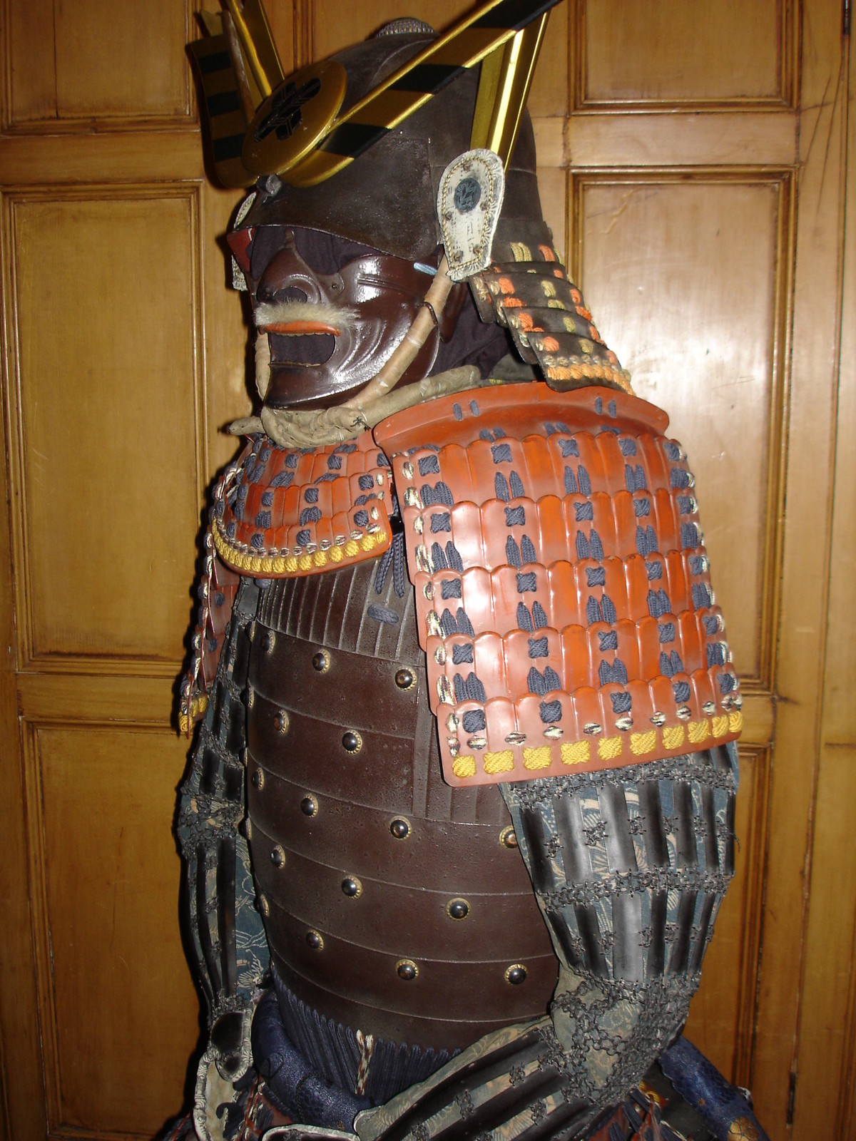full-suit-old-japanese-samurai-armour-armor-stand-box-tsuba-kabuto-mempo-greatest-collectibles